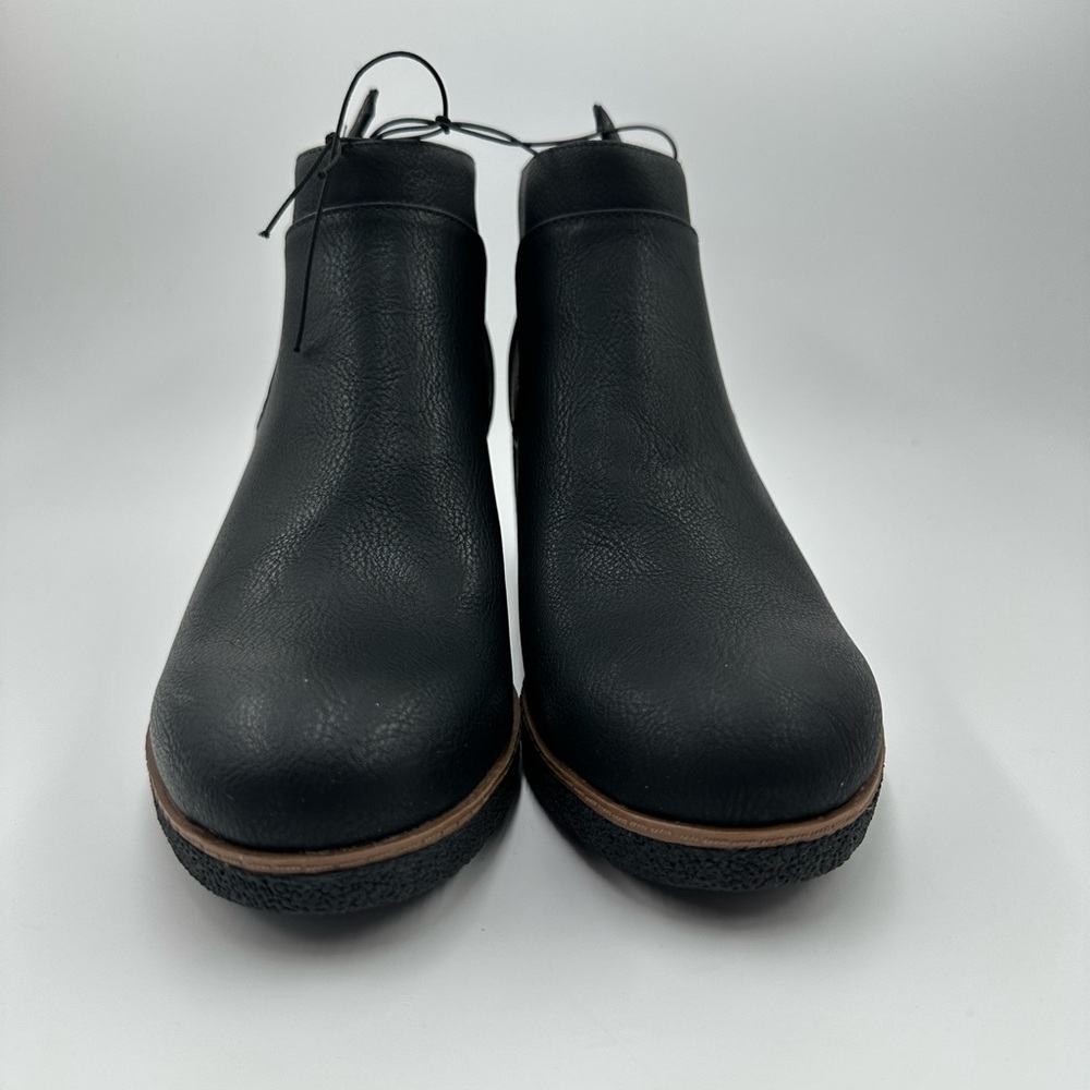 Dr. Scholl's Black Wedge Ankle Shoes - Picture 2 of 10